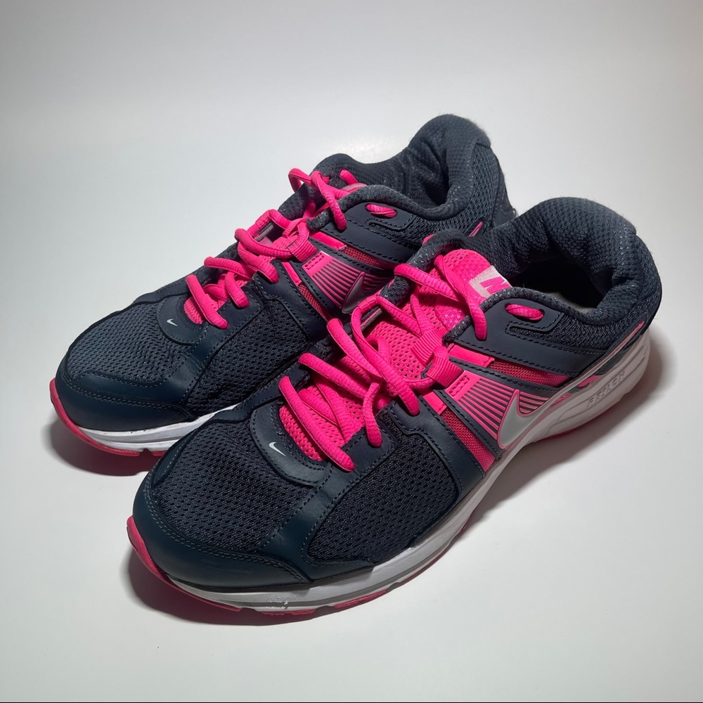 Nike Dart 10 Women’s Sz 10 Gray & Pink Shoes